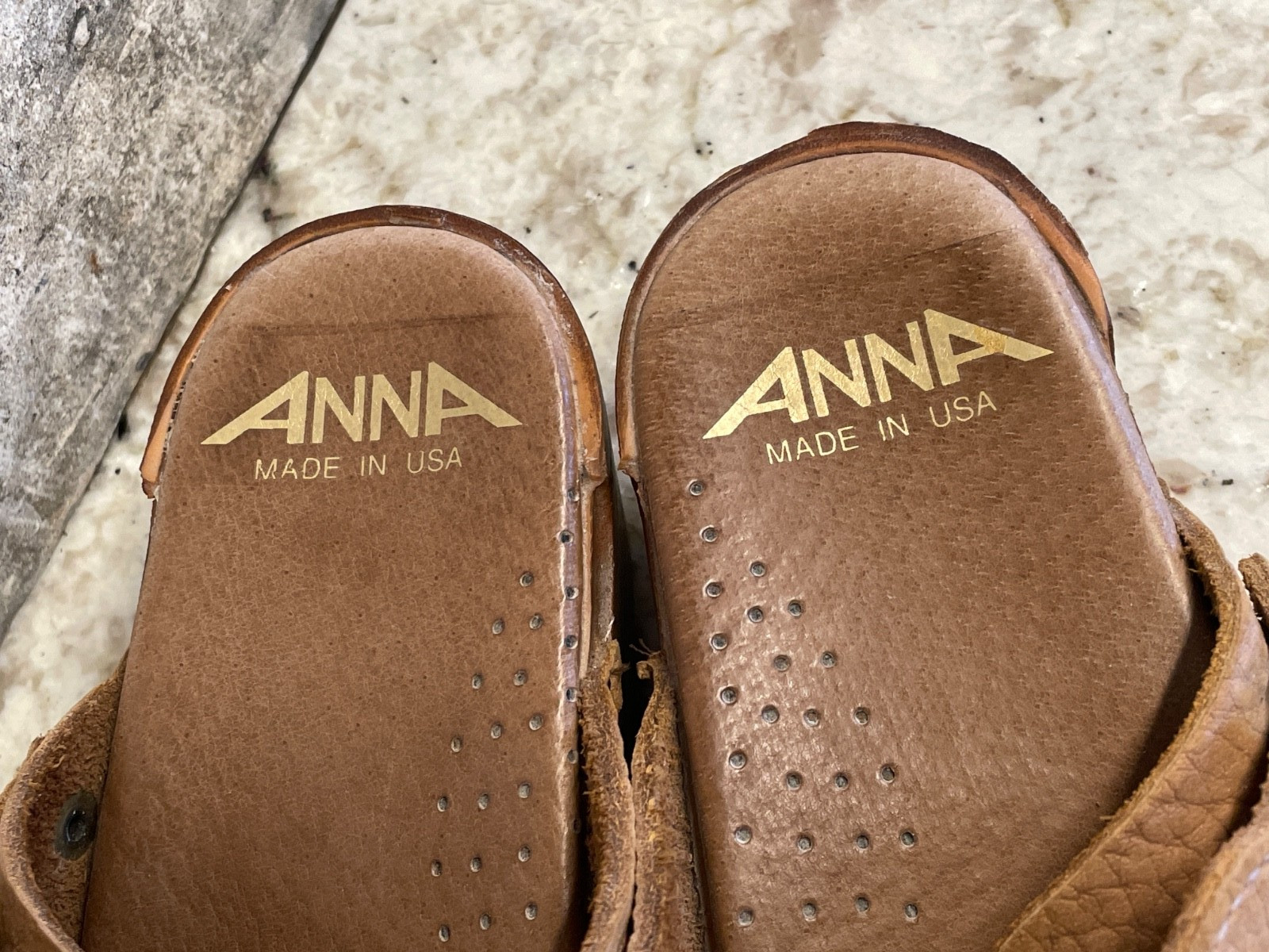 ANNA Made In USA Clogs Sandals 2.25″ Pebbled Tan Brown Leather 2 Strap EUC ~ 11