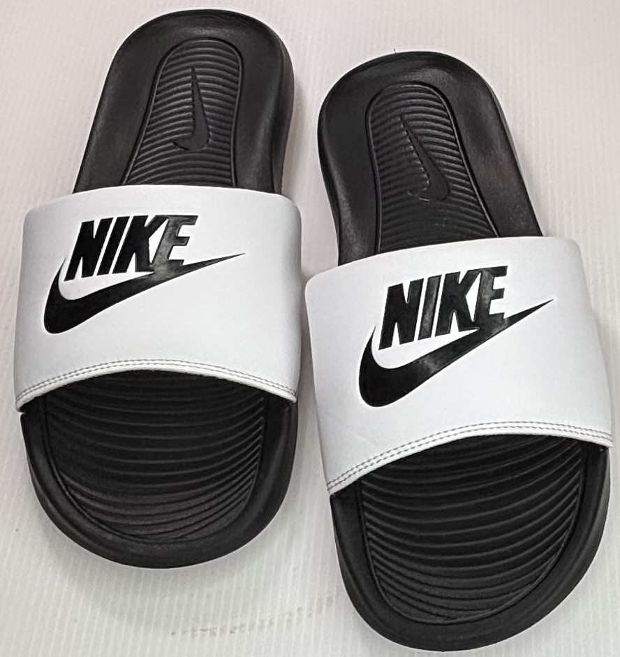 NIKE MEN’S VICTORI ONE SLIDES blk/wht/blk CN9675-005 Sandals Size 10