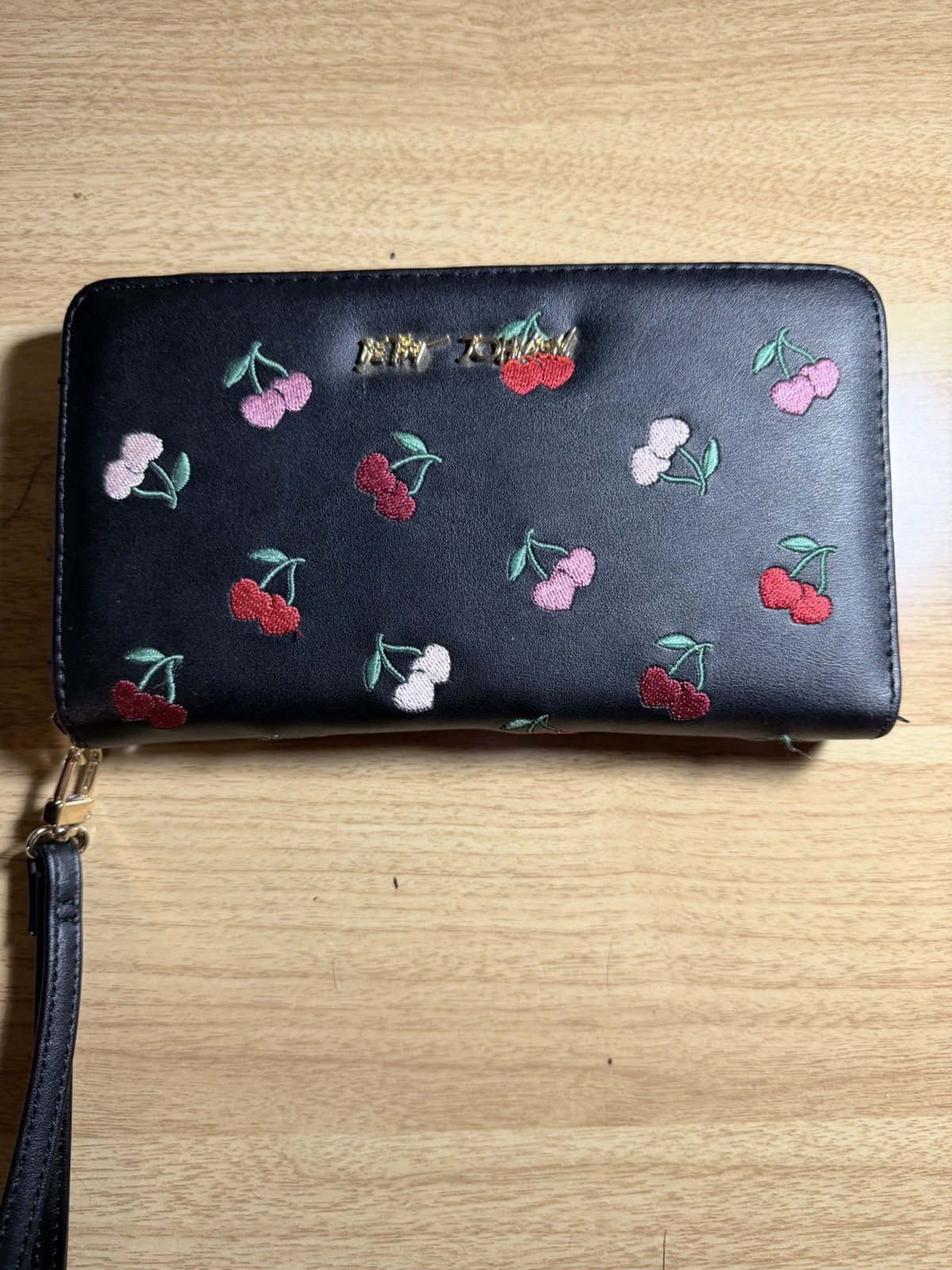 Betsey Johnson Black Embroidered Cherry Zip-Around Wristlet Wallet Card Slots