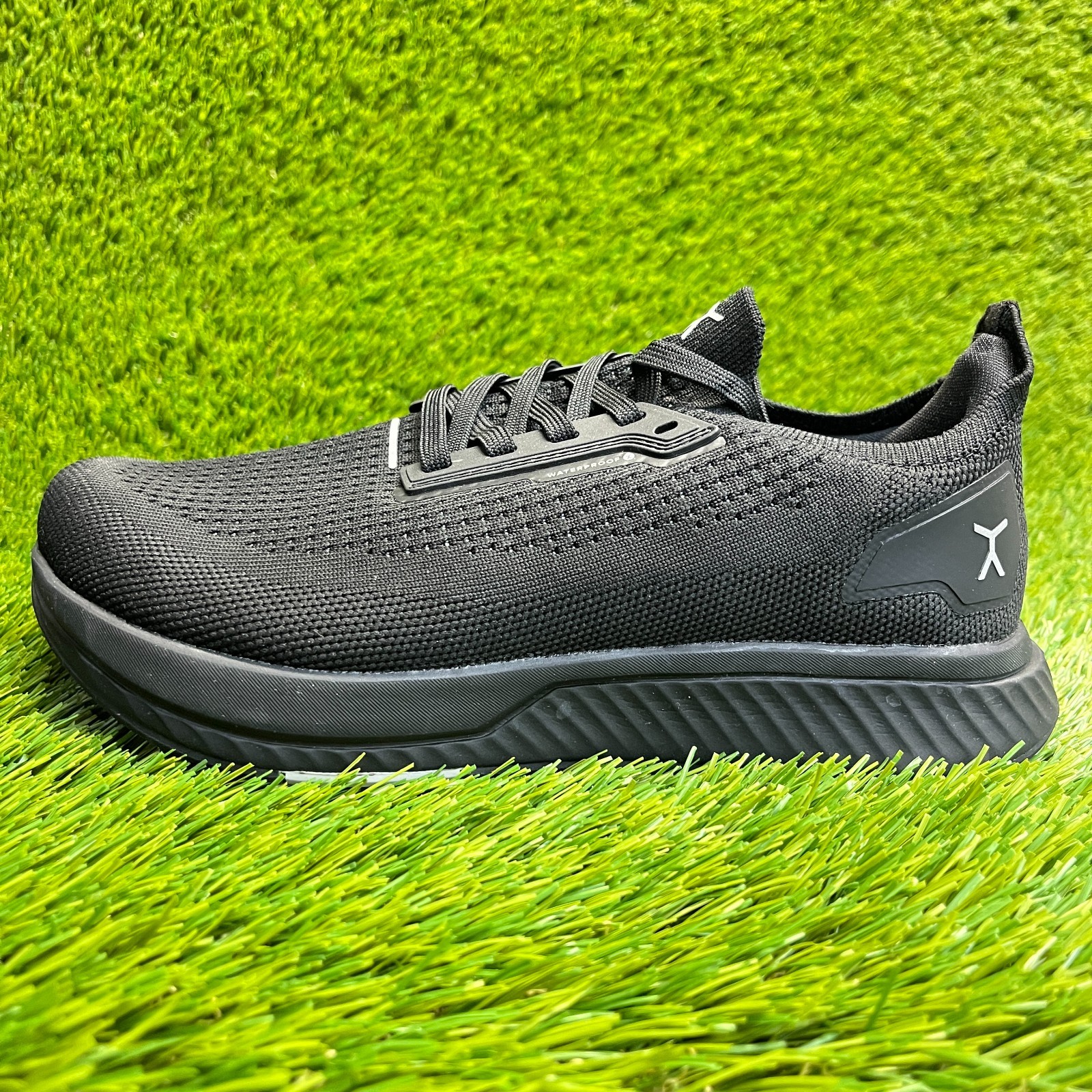 Flux Footwear Adapt Waterproof Runner Stealth Black Womens Size 8 Walking Shoes