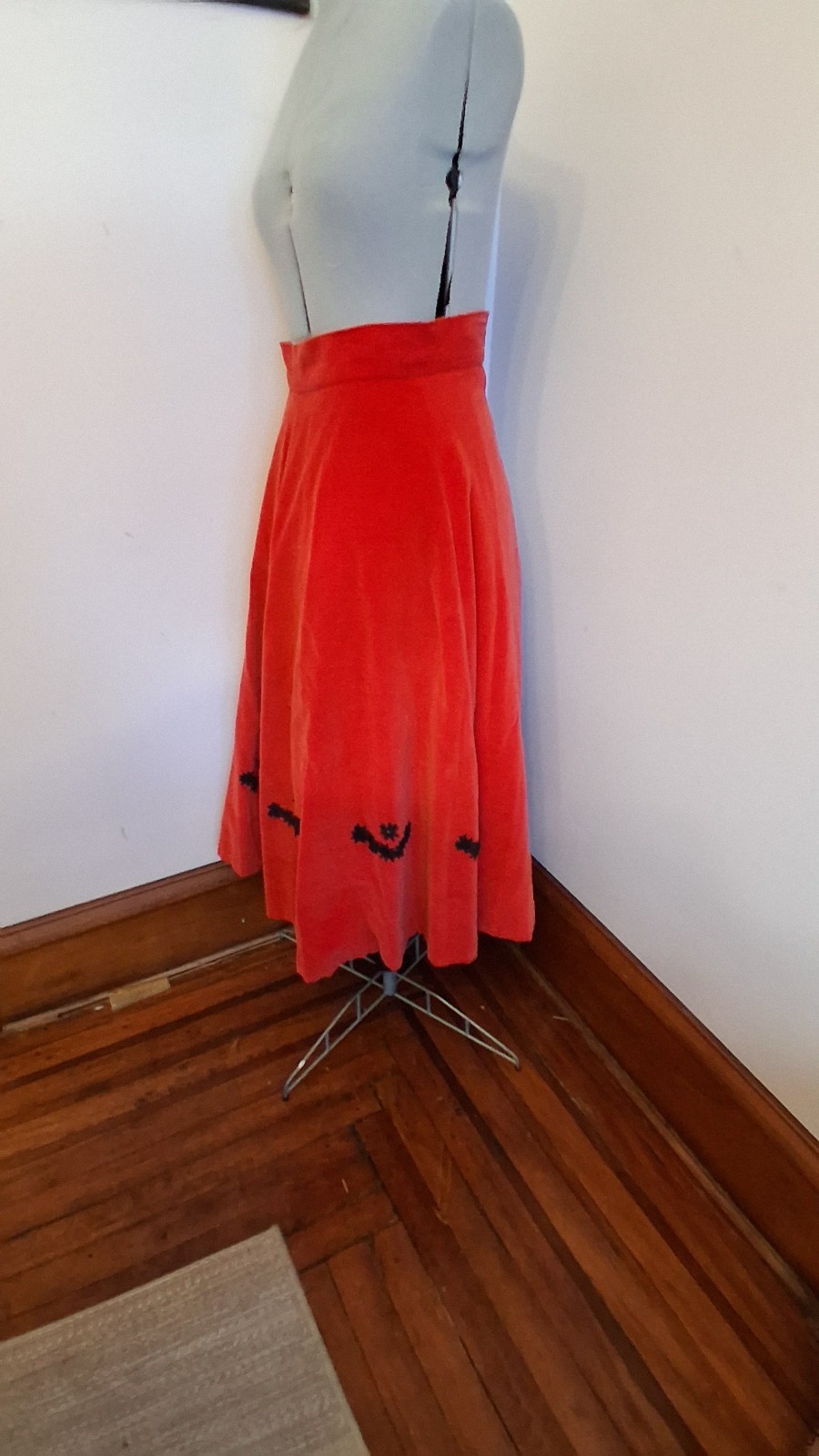 1950s Vintage Red Velvet Half Circle Skirt Lace Appliqué Christmas Skirt Sz S