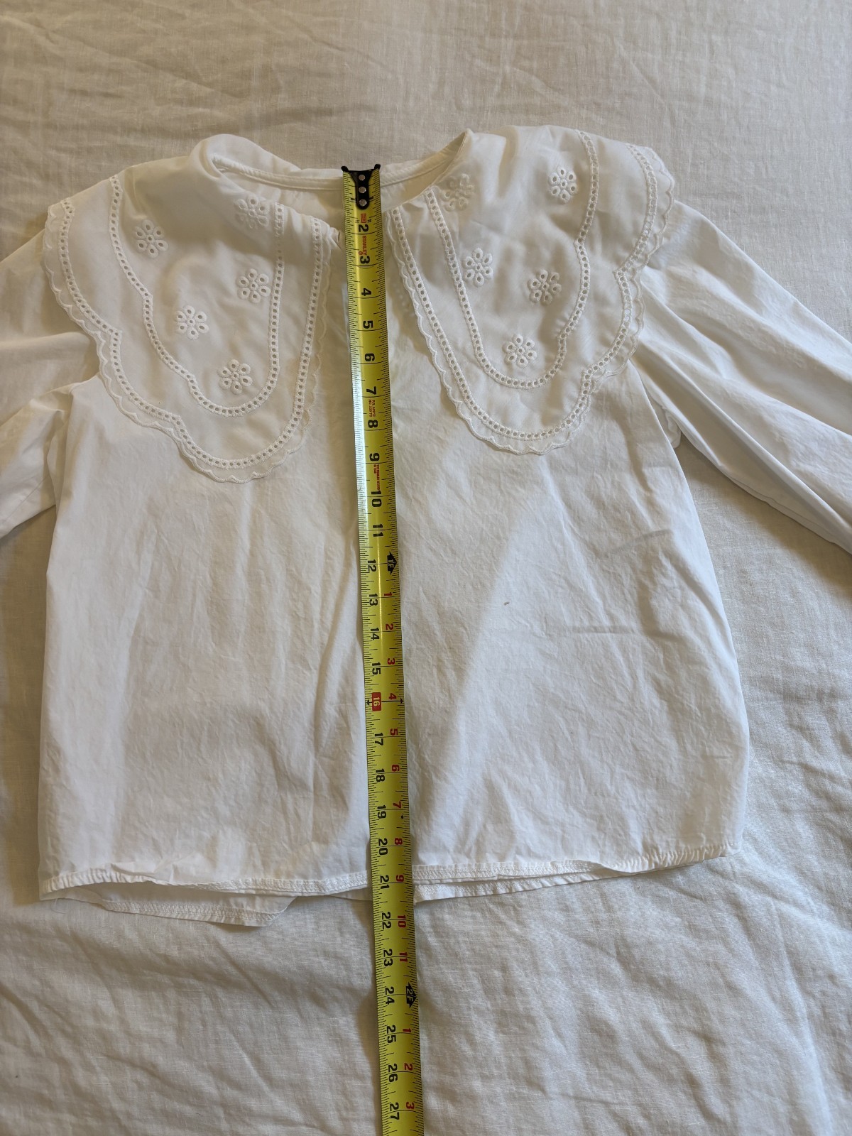 Y·X·S White Eyelet Lace Statement Collar Blouse – Small – Cottagecore STAIN