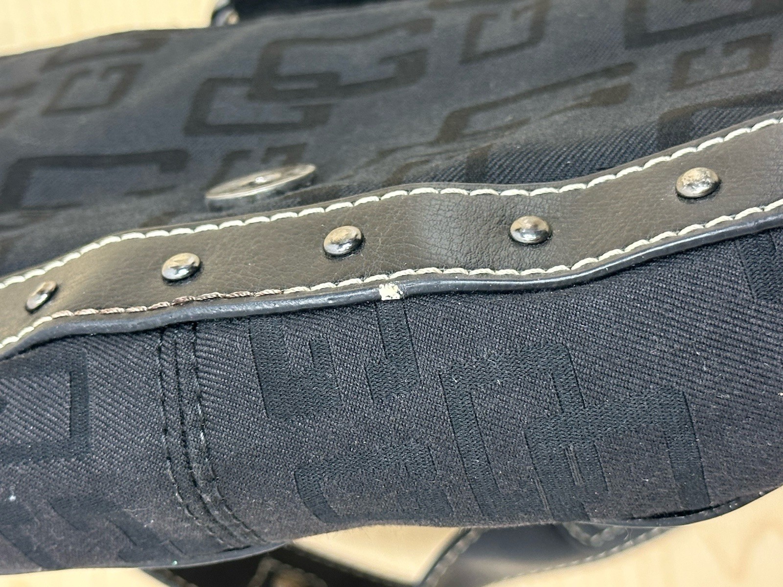GUESS Vintage Black Logo Shoulder Bag Studded Buckle Magnetic Close Silver