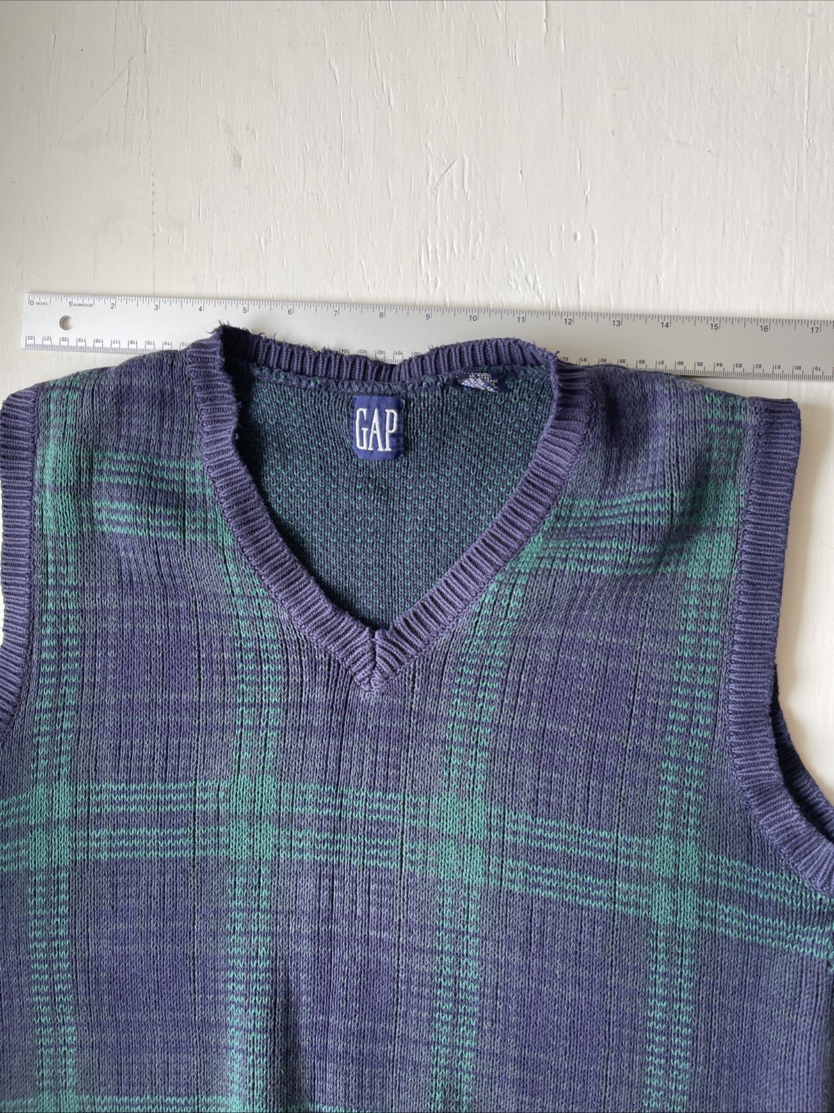Vintage GAP Distressed Cotton Tartan Plaid Sweater Vest Pullover Men’s Small