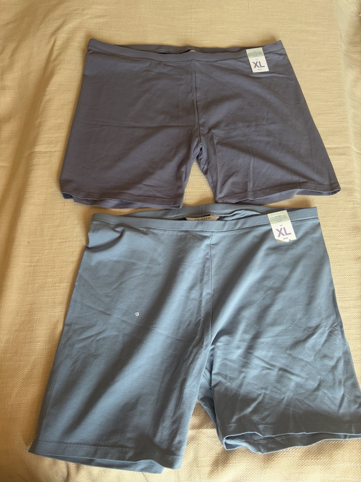 2 X Pairs Of Leggings Shorts Size XL (913)