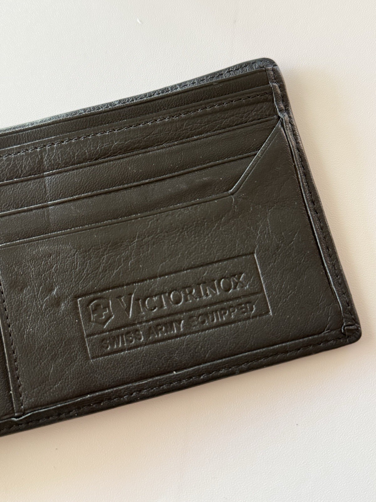Victorinox Leather Slim Bi-Fold Wallet 6 cards Swiss Army Black