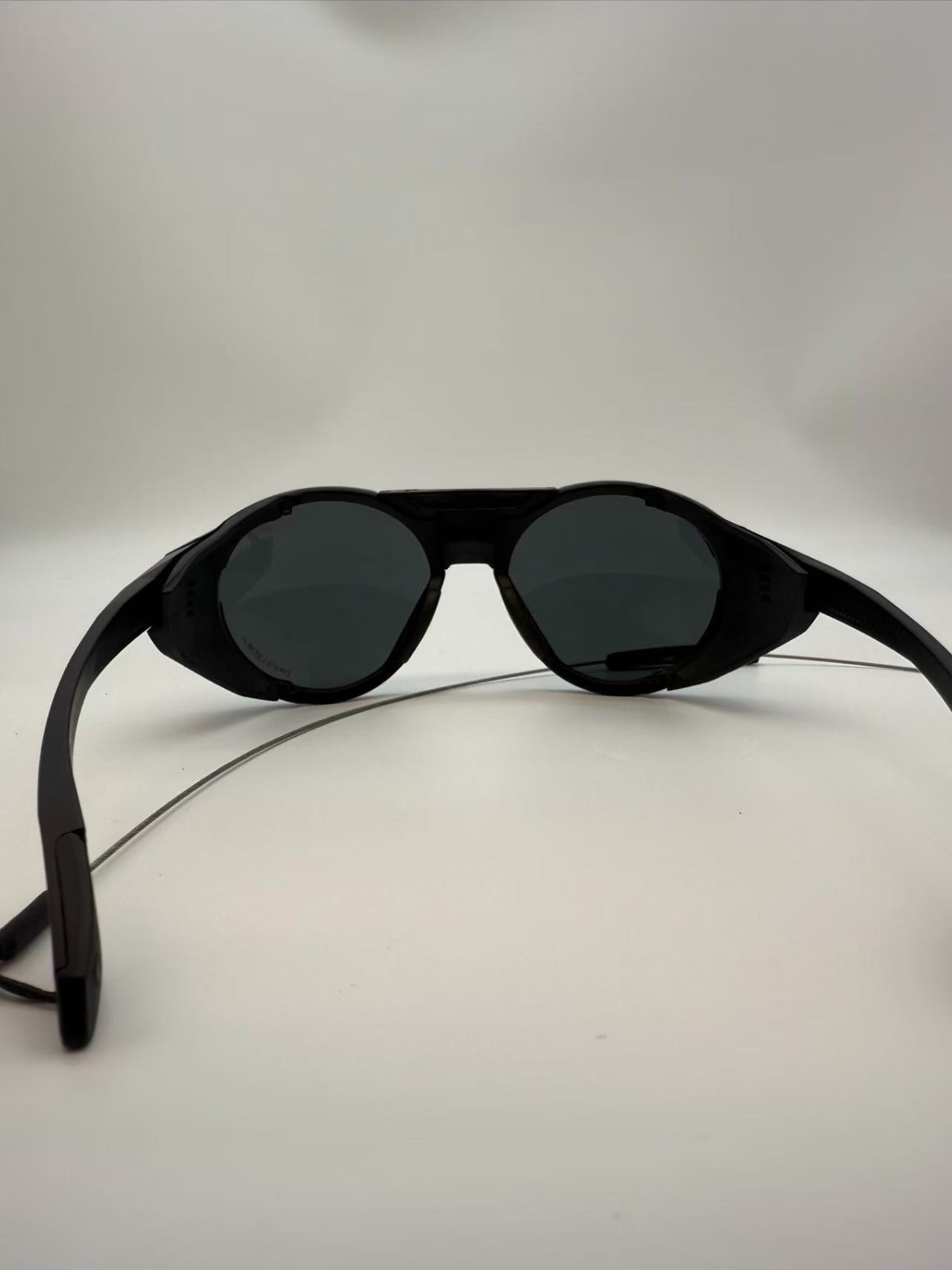 Oakley Men’s Oo9440 Clifden Round Sunglasses
