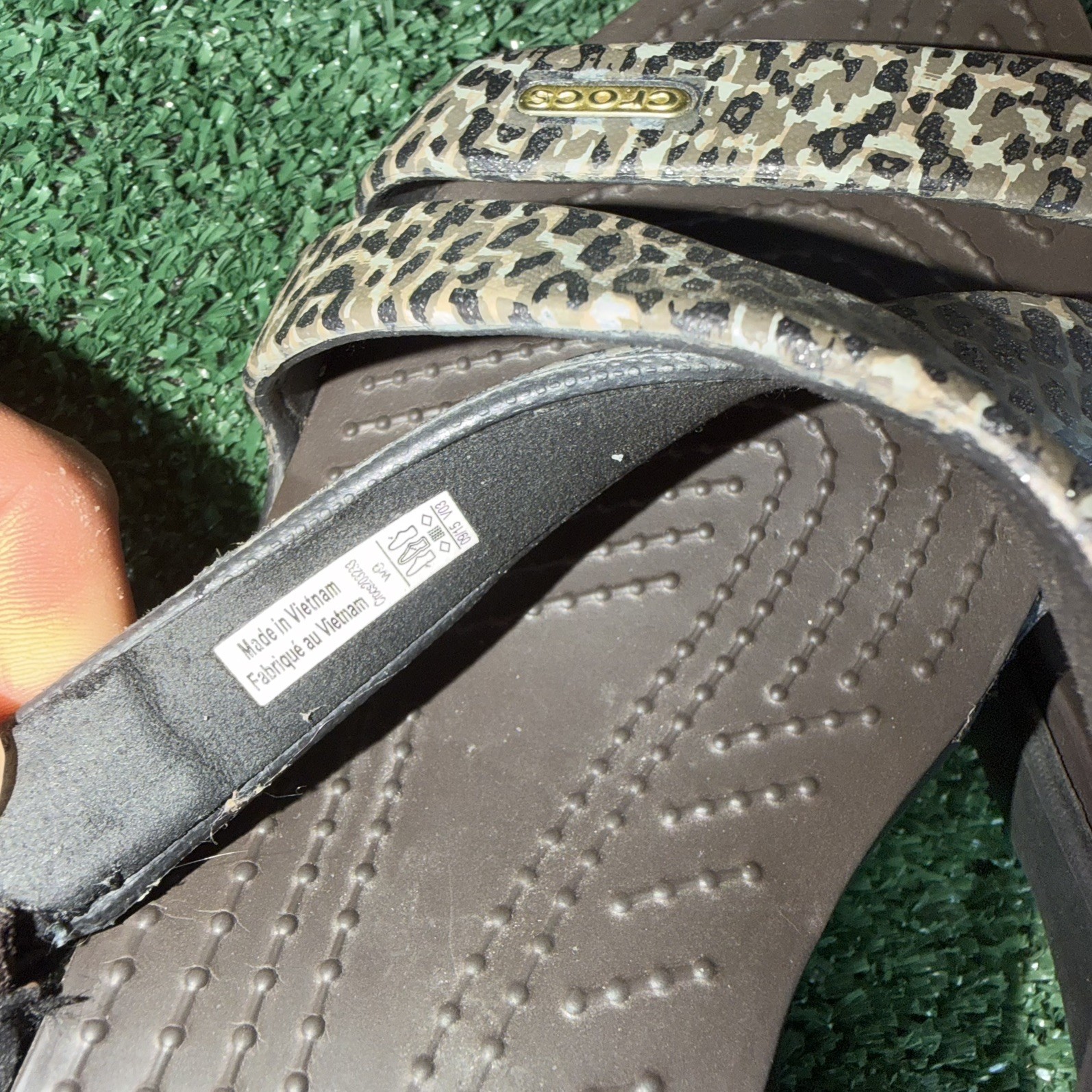 Crocs Women’s Leopard Print Strappy Heeled Sandals Size 8W Black & Grey /khaki
