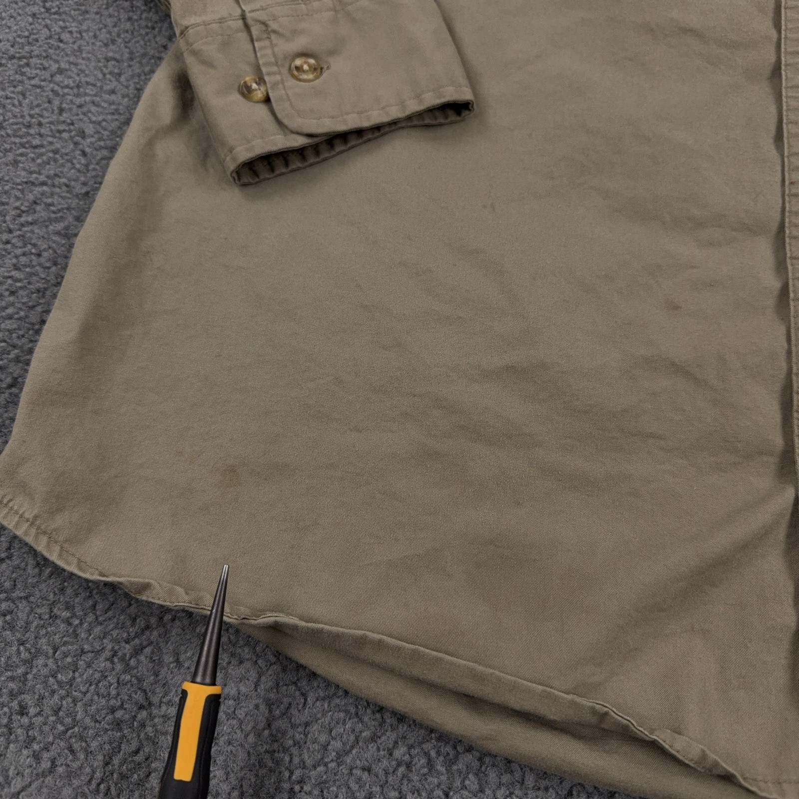 Cabelas Shirt Mens LT Beige Twill Button Up Zip Pocket Outdoor Workwear Hunting