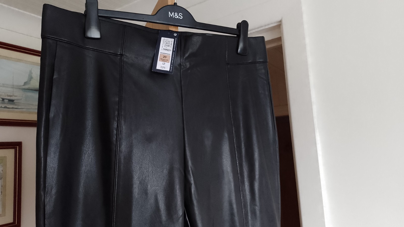 BNWT MARKS & SPENCER FAUX BLACK LEATHER LEGGINGS – 20 REG.