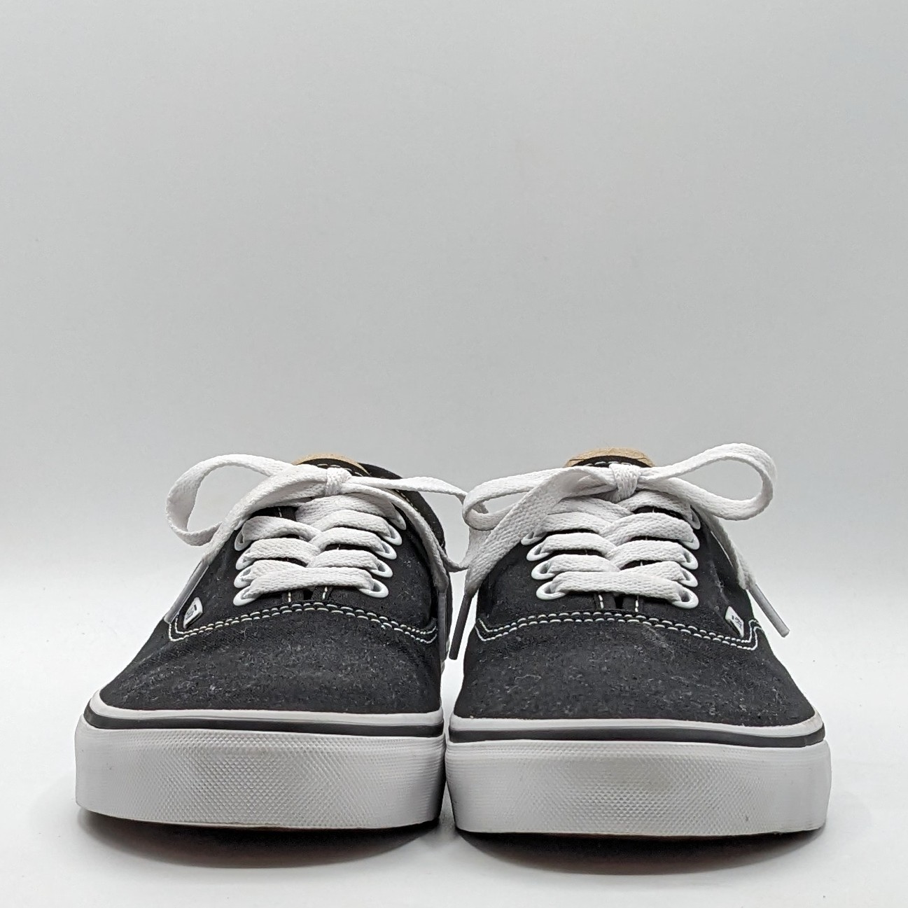 VANS “Authentic” Men’s Classic Icon Black Canvas Upper w/ Rubber Sole Shoes NEW