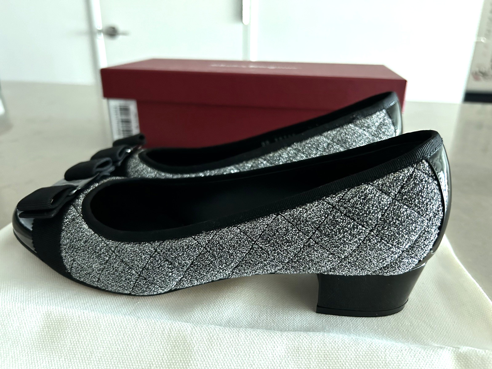 Salvatore Ferragamo Vara Bow Pumps – Silver Glitter & Black Patent, 8.5 C New!