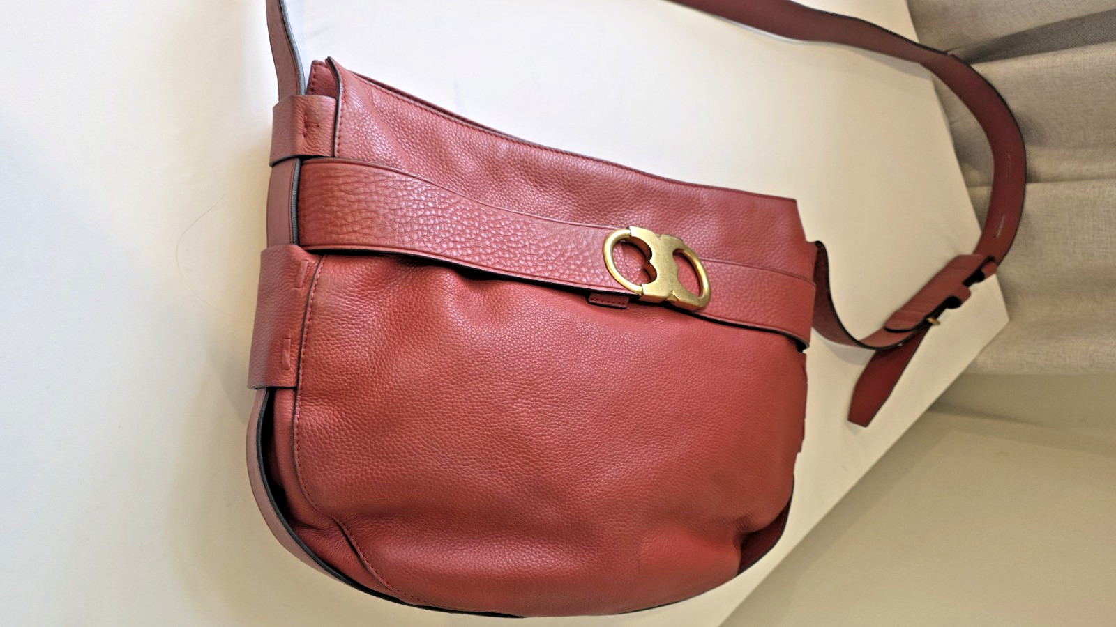 Tory Burch Large Gemini Link Belted Hobo Bag Red Pebbled Leather Gold Hardware