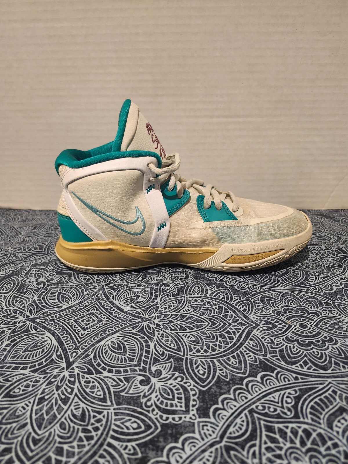 Size 4Y- Nike Sue Bird x Kyrie Infinity Golden Tribute DD0334 002! Nice!