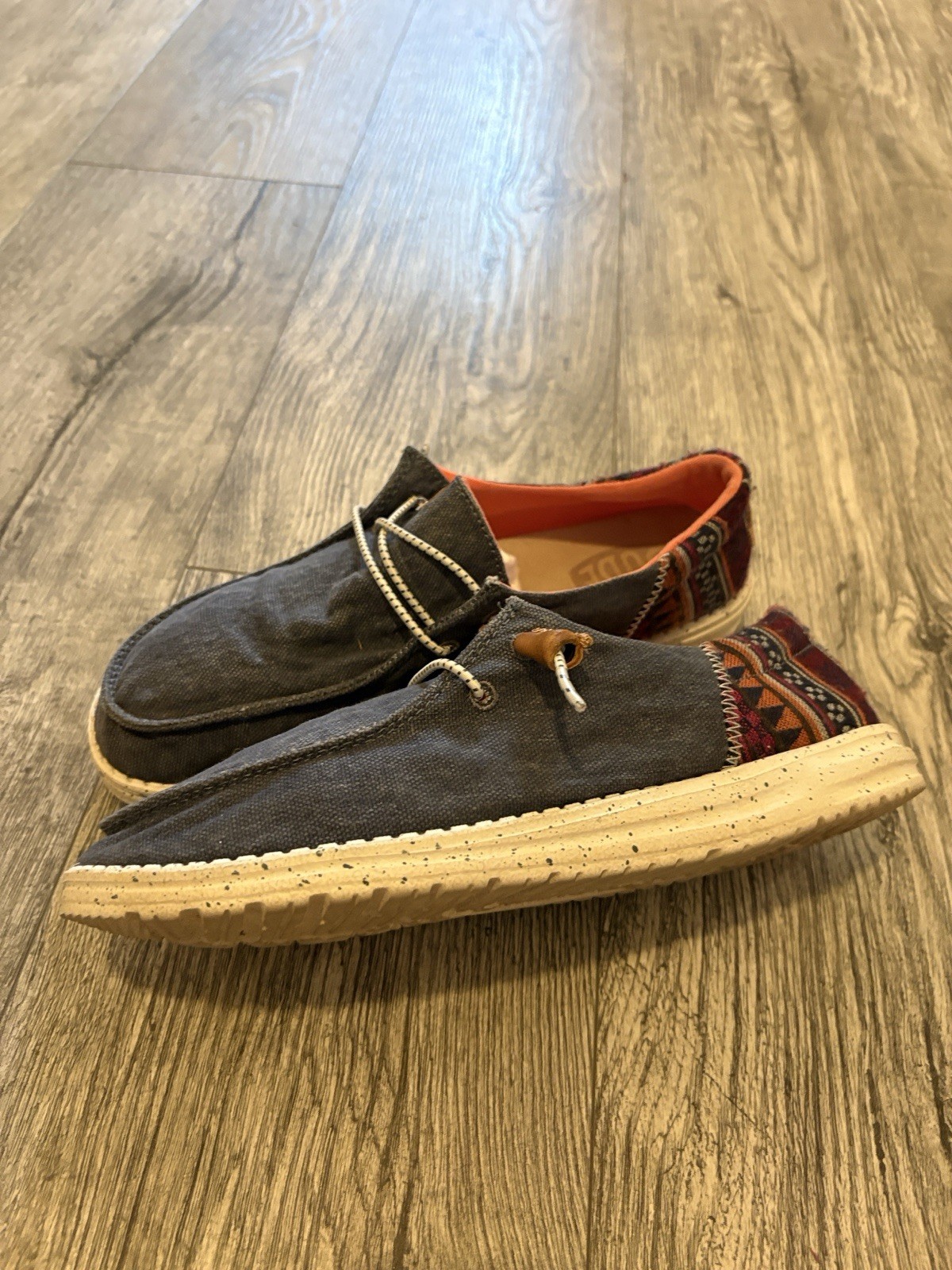 Women’s Hey Dudes Size 9