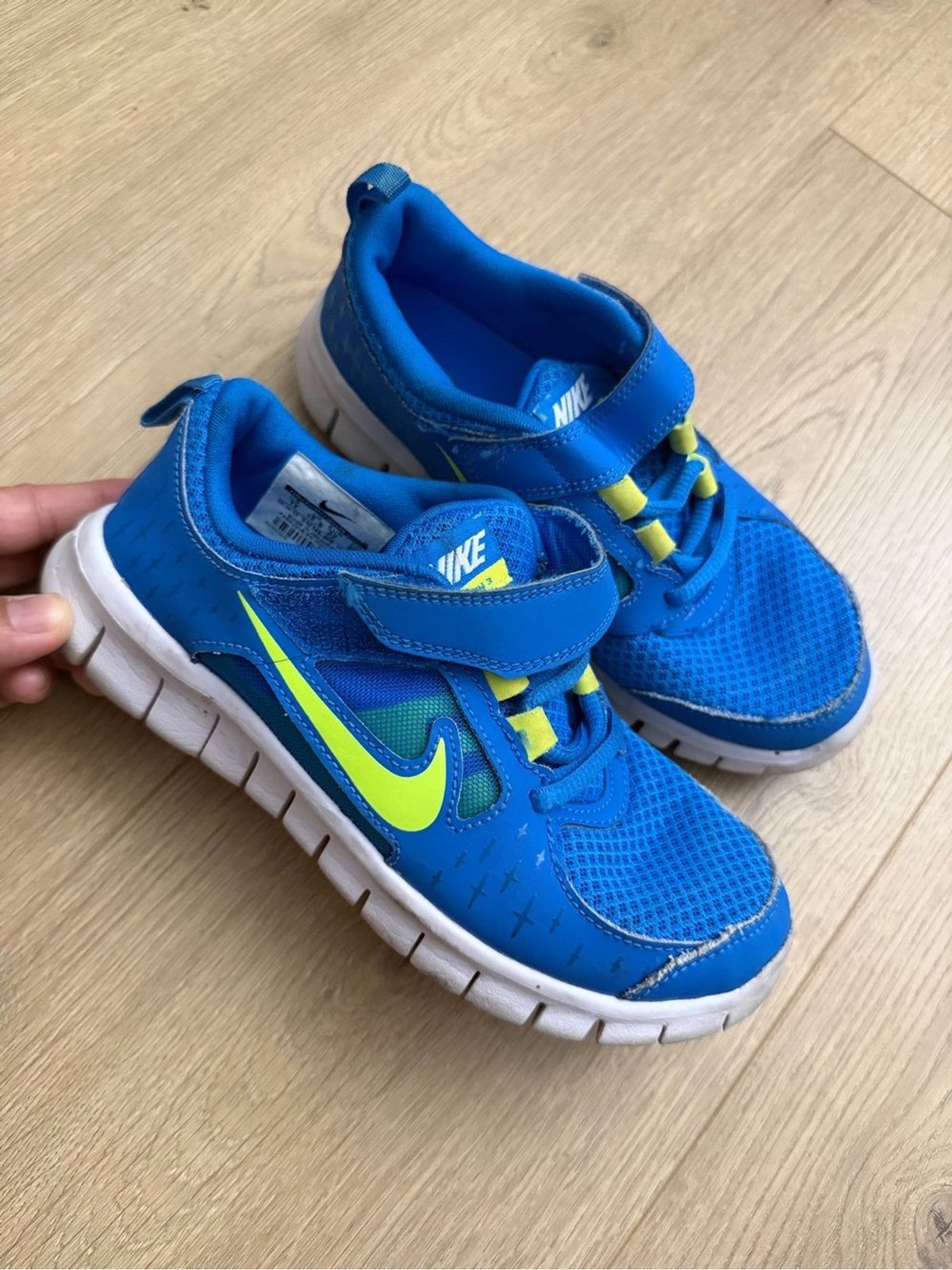 Nike Kids’ Blue & Lime Lightweight Running Shoes size 1 youth