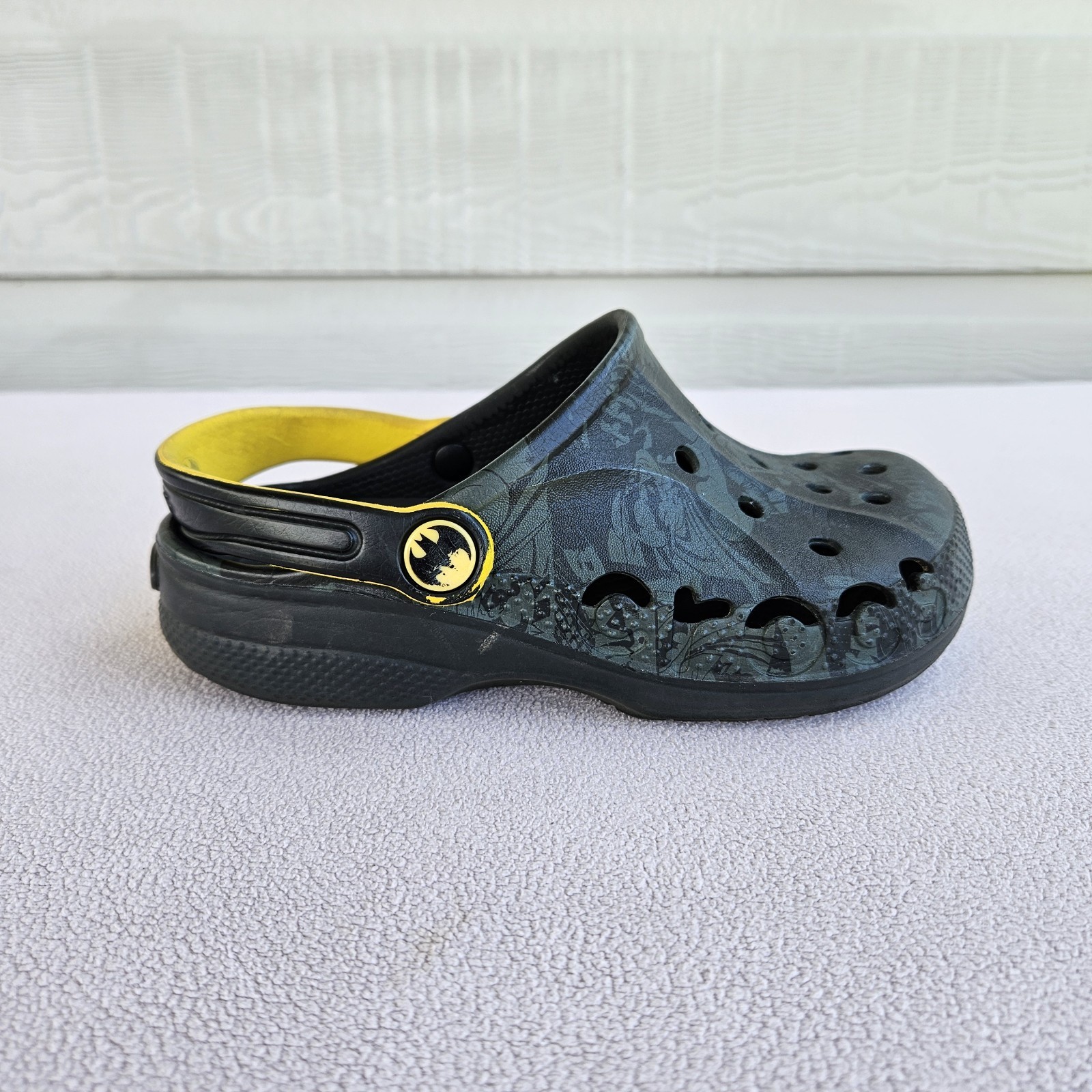 Crocs Baya Clog Boy SZ J1 Slip-On Black Batman Superhero Water Resistant