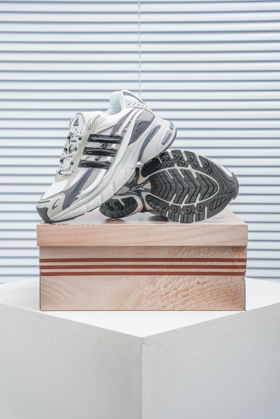 JP9262 Adistar Jellyfish Pharrell Williams Focus Grey Size US 4-12.5 (Men) NEW