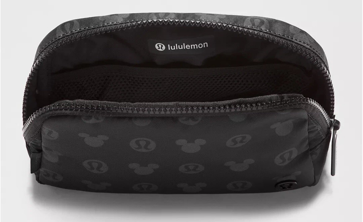 NWT ❤️LULULEMON DISNEY EVERYWHERE BELT BAG 1L CLASSIC BLACK MICKEY ❤️ RETIRED