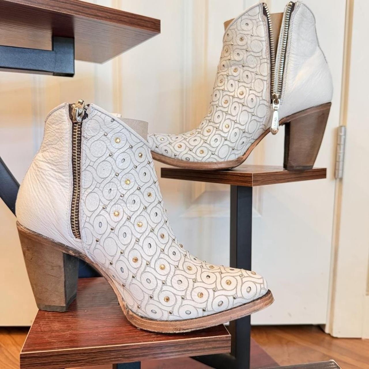 Cuadra Barcelona 3F65RS White Leather Western Studded Zip Ankle Bootie 7