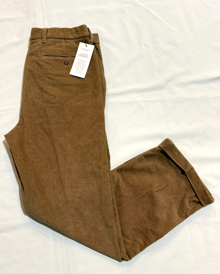 Round Tree & Yorke Men’s Classic Fit pleated Corduroy Cuffed Pant-Black/Khaki