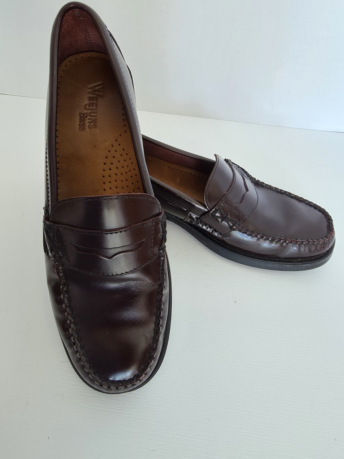 GORGEOUS Bass Weejuns Womens Penny Loafers Shoes 9M Katherine II Burgundy EUC!