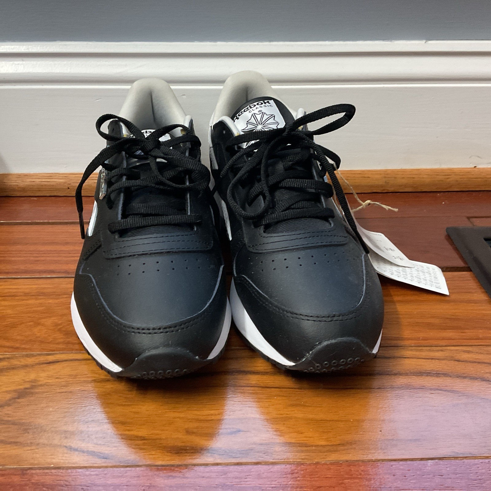 Reebok Classic Leather Black And White Men Shoes Size 9.5