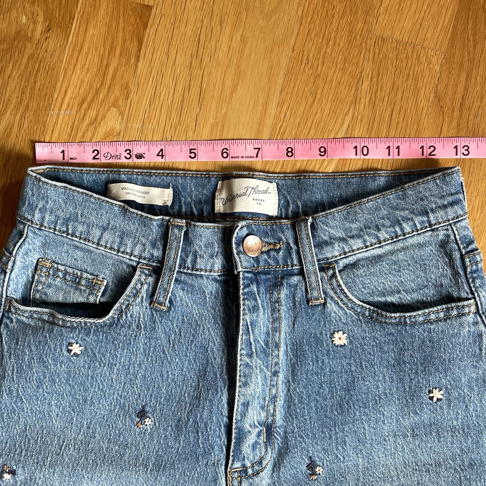 Universal Thread Vintage Straight Jeans Women’s 2/26R Light Wash Blue