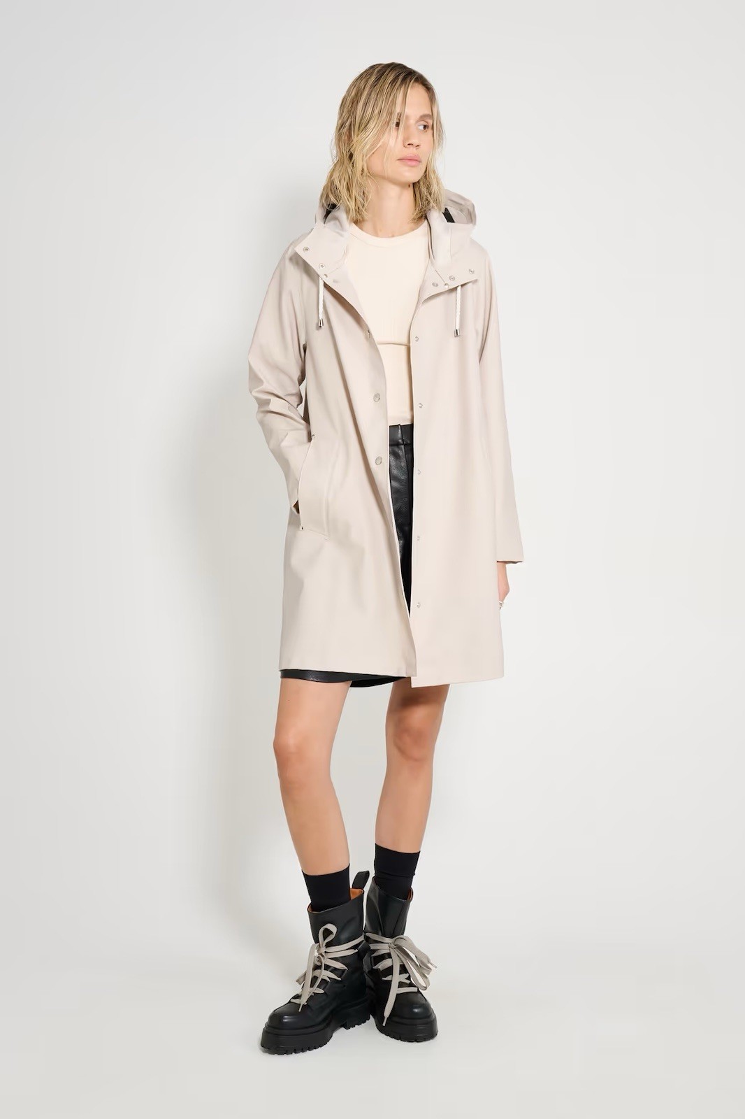 STUTTERHEIM Mosebacke Lightweight Raincoat – Light Sand – Medium – NWT