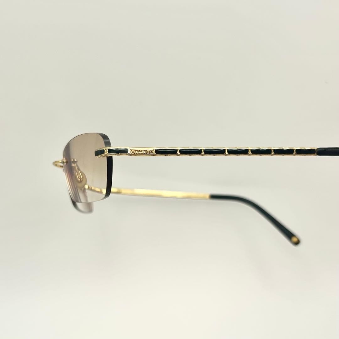 CHANEL 2072 Matelassé Sunglasses Rimless Two-Point Design lightweight appearance