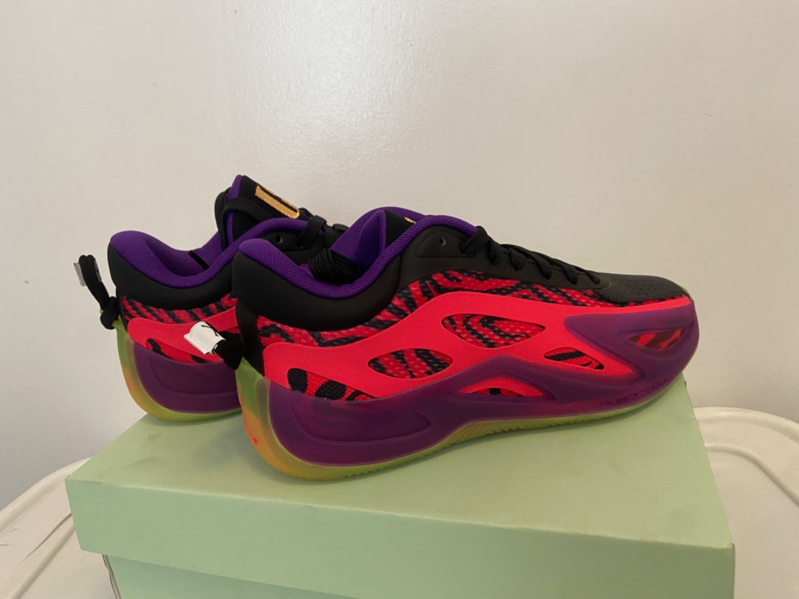 Nike Jordan Heir Series 2 Basketball Shoes. Woman size 7/ Men’s size 5.5