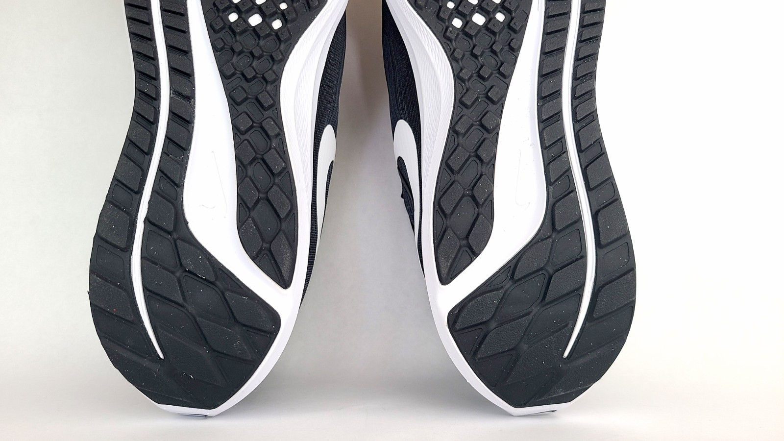 Nike Air Zoom Pegasus 39 Running Shoes Men’s Size 13 Black White DH4071-001 NEW