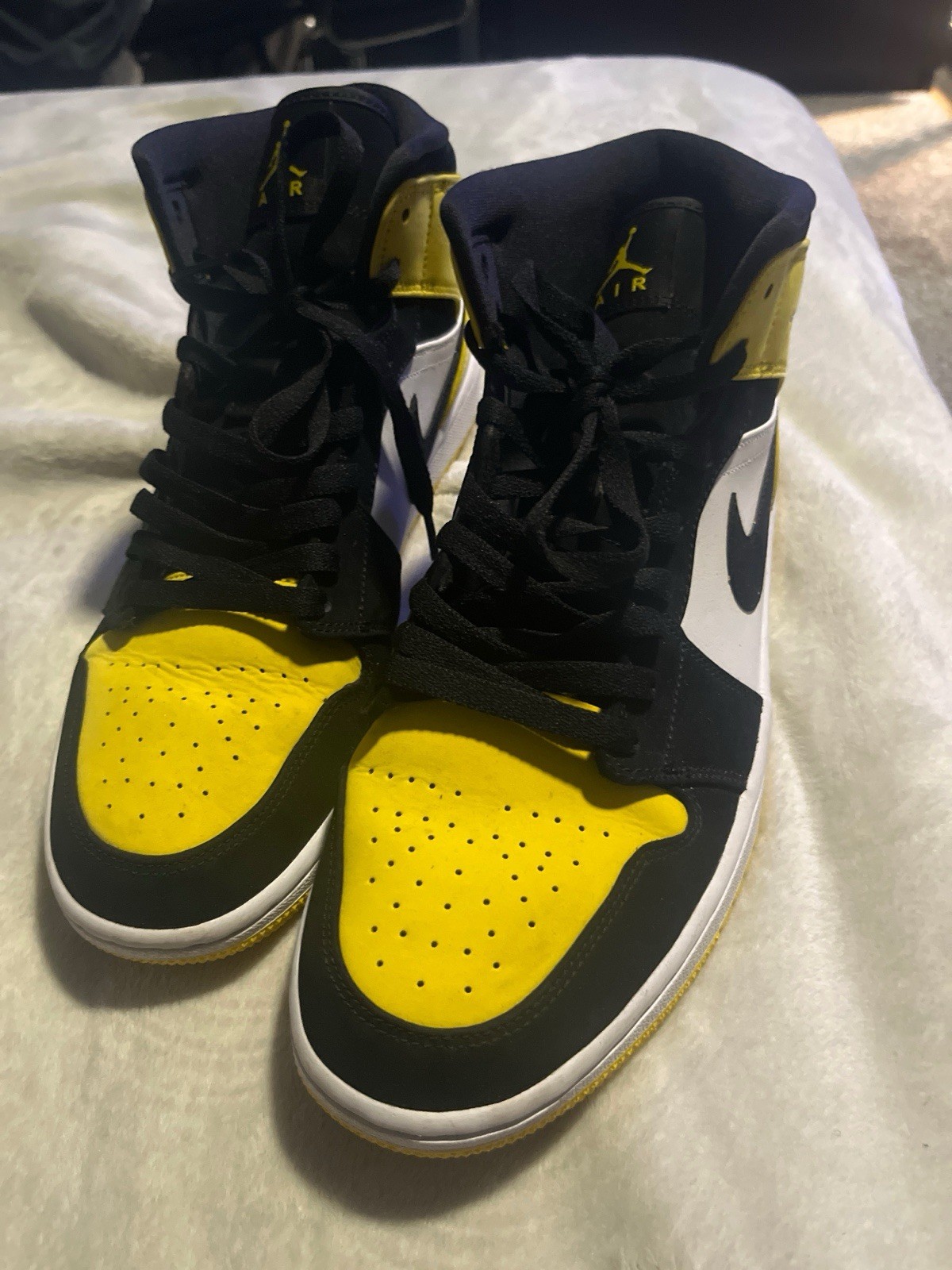 Jordan Air Jordan 1 Mid Men’s Colorblock Yellow Black White Sneakers (NO BOX)