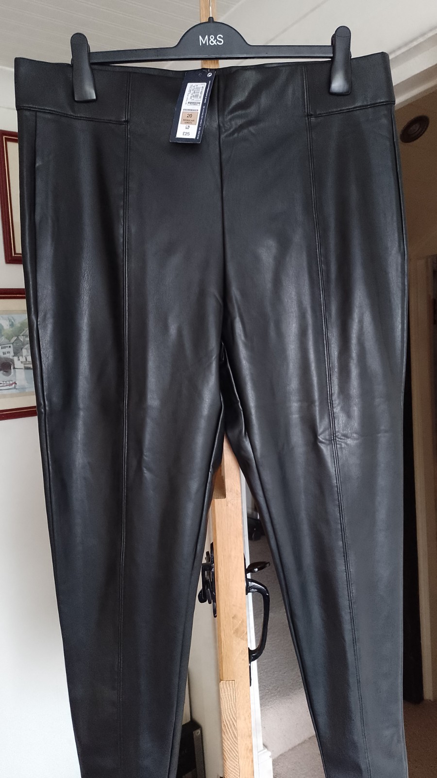 BNWT MARKS & SPENCER FAUX BLACK LEATHER LEGGINGS – 20 REG.