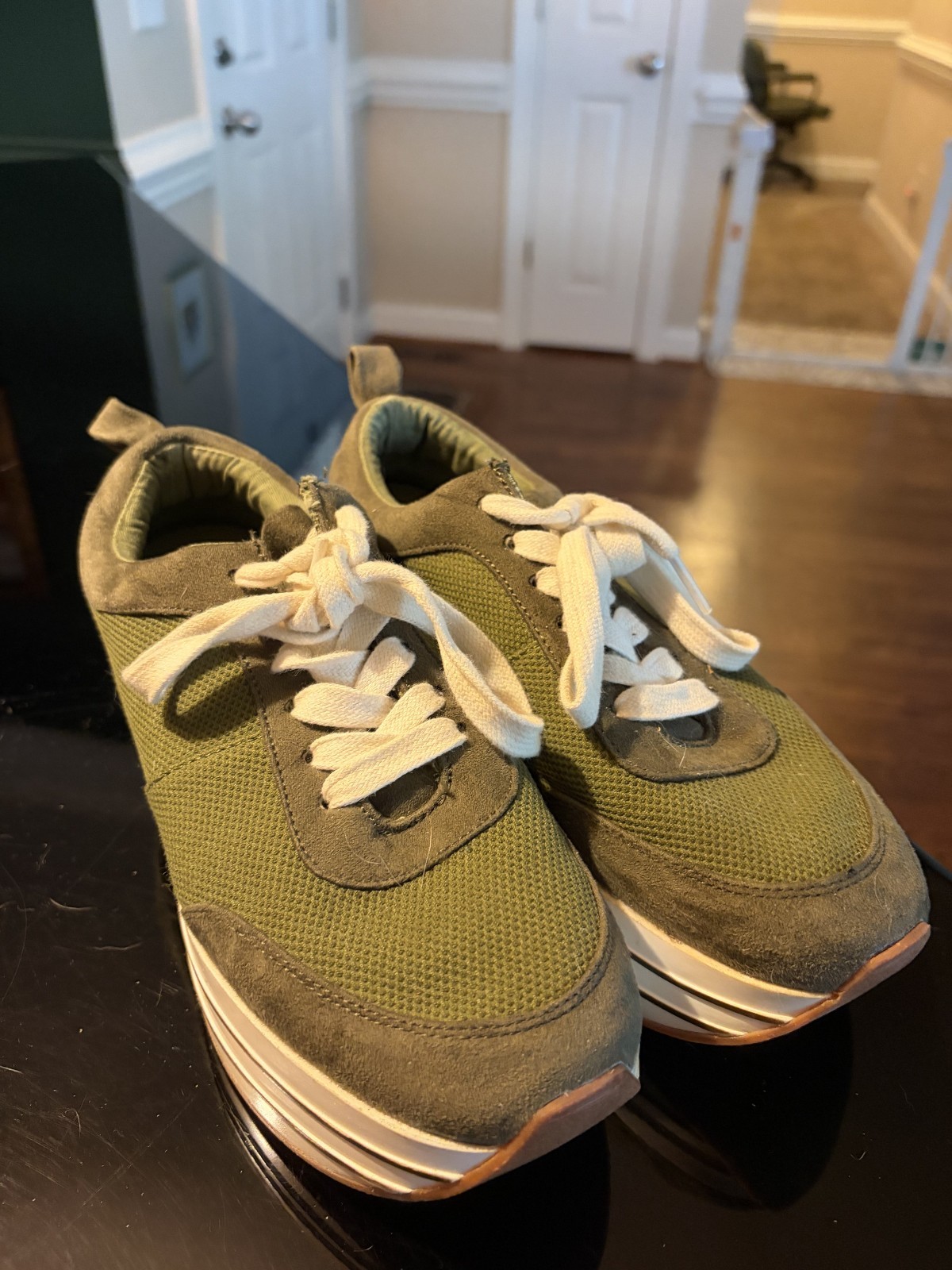 Zara Women Sneakers Sz 7, Green