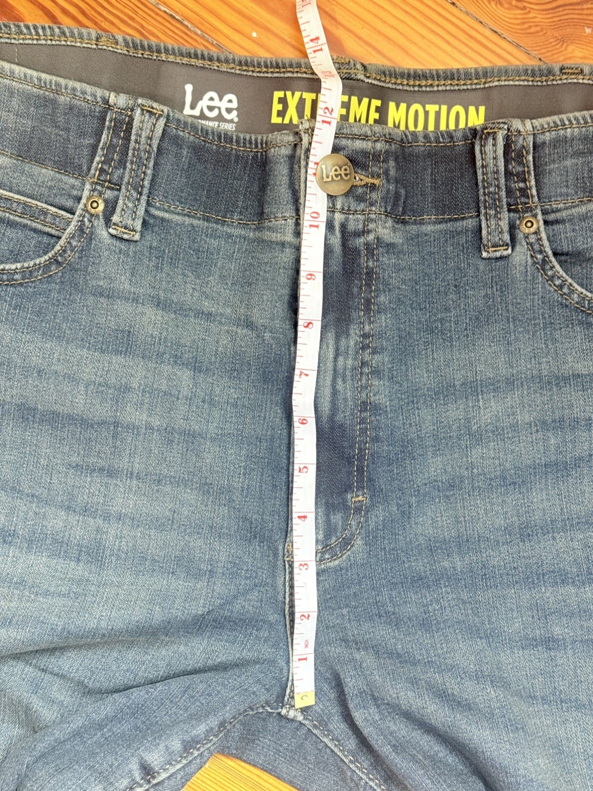 Lee Extreme Motion MVP Men’s JEANS • NWT •Straight Leg • 40/32 • medium wash