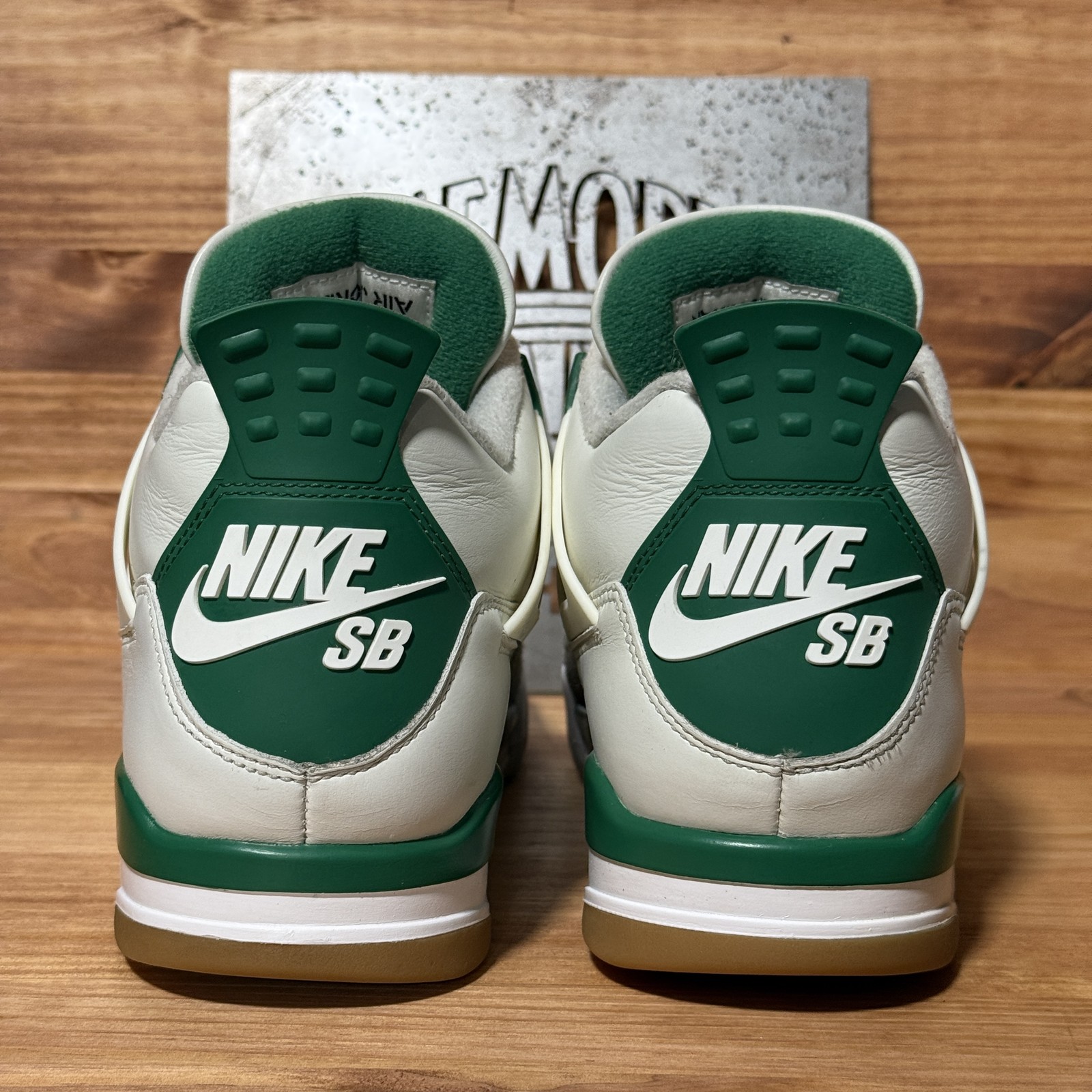 Size 11M/12.5W – Jordan 4 Retro SB Pine Green DR5415-103 Pre-Owned