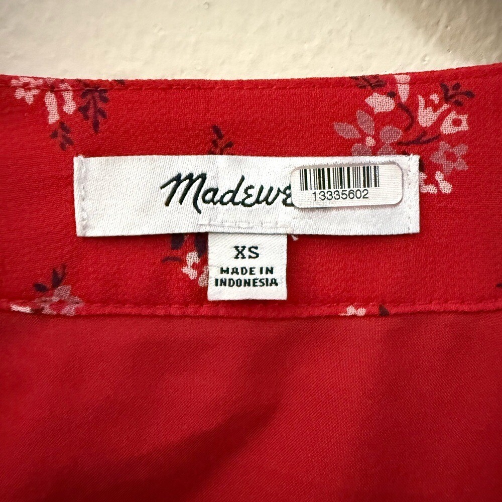 Madewell Floral Peplum V-Neck Top in Red – XS