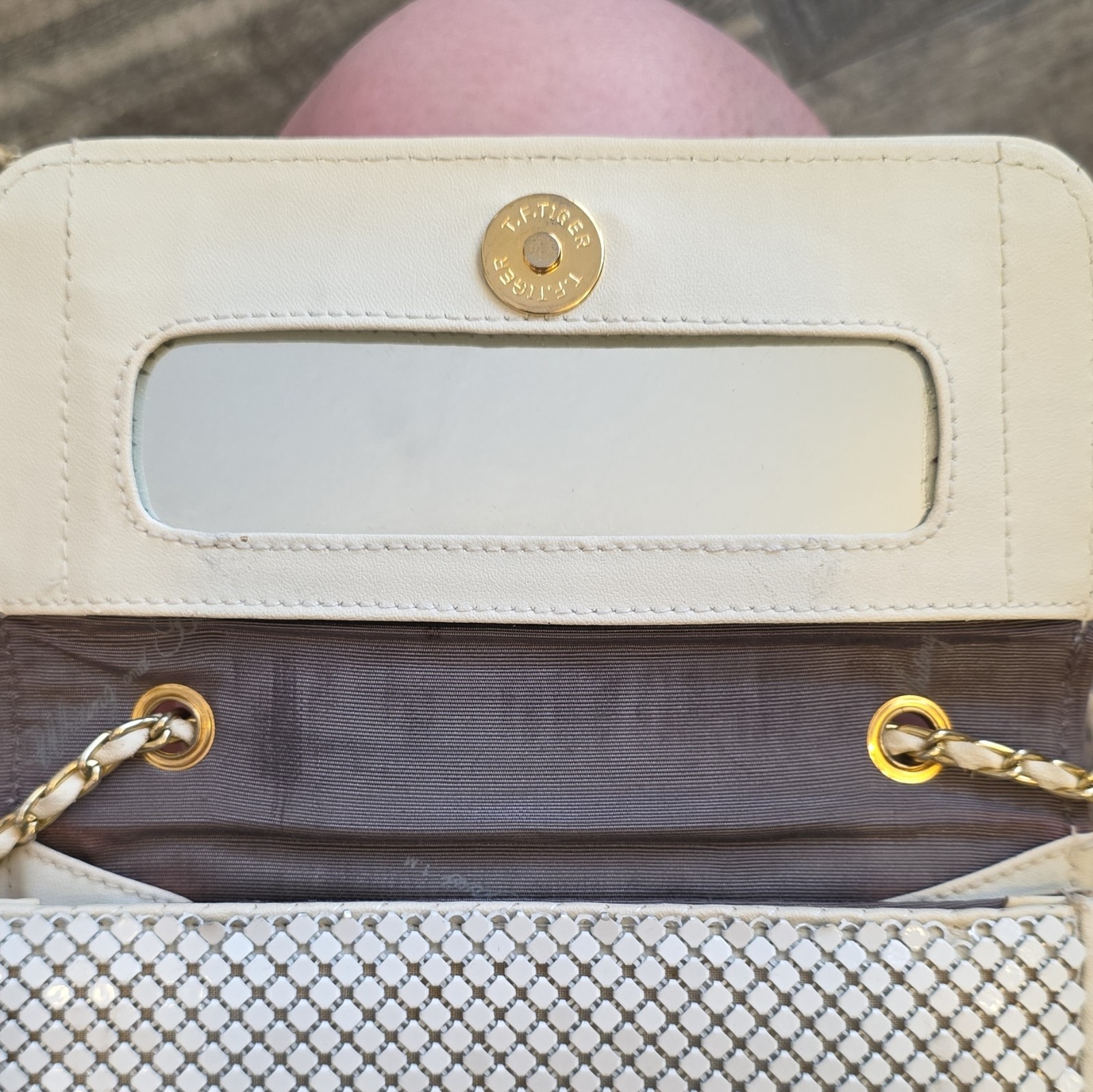 Whiting & Davis White Mesh Shoulder Bag Gold Chain Strap Magnetic Closure