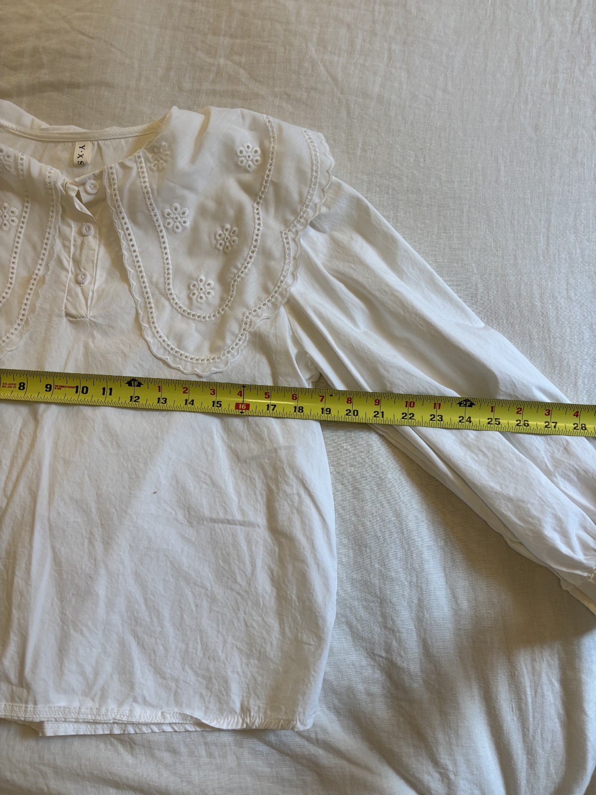 Y·X·S White Eyelet Lace Statement Collar Blouse – Small – Cottagecore STAIN