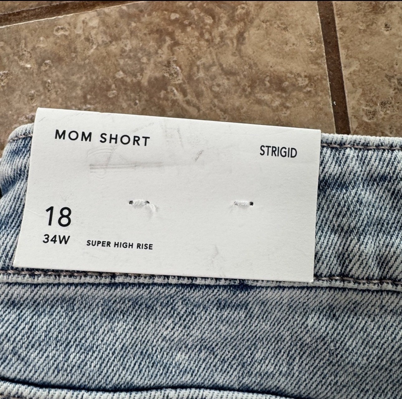 American Eagle Strigid Mom Short Super High Rise Light Wash Distressed Sz18