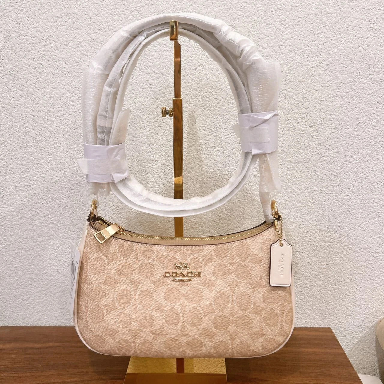NWT Coach Teri Shoulder Bag In Signature Canvas CV933