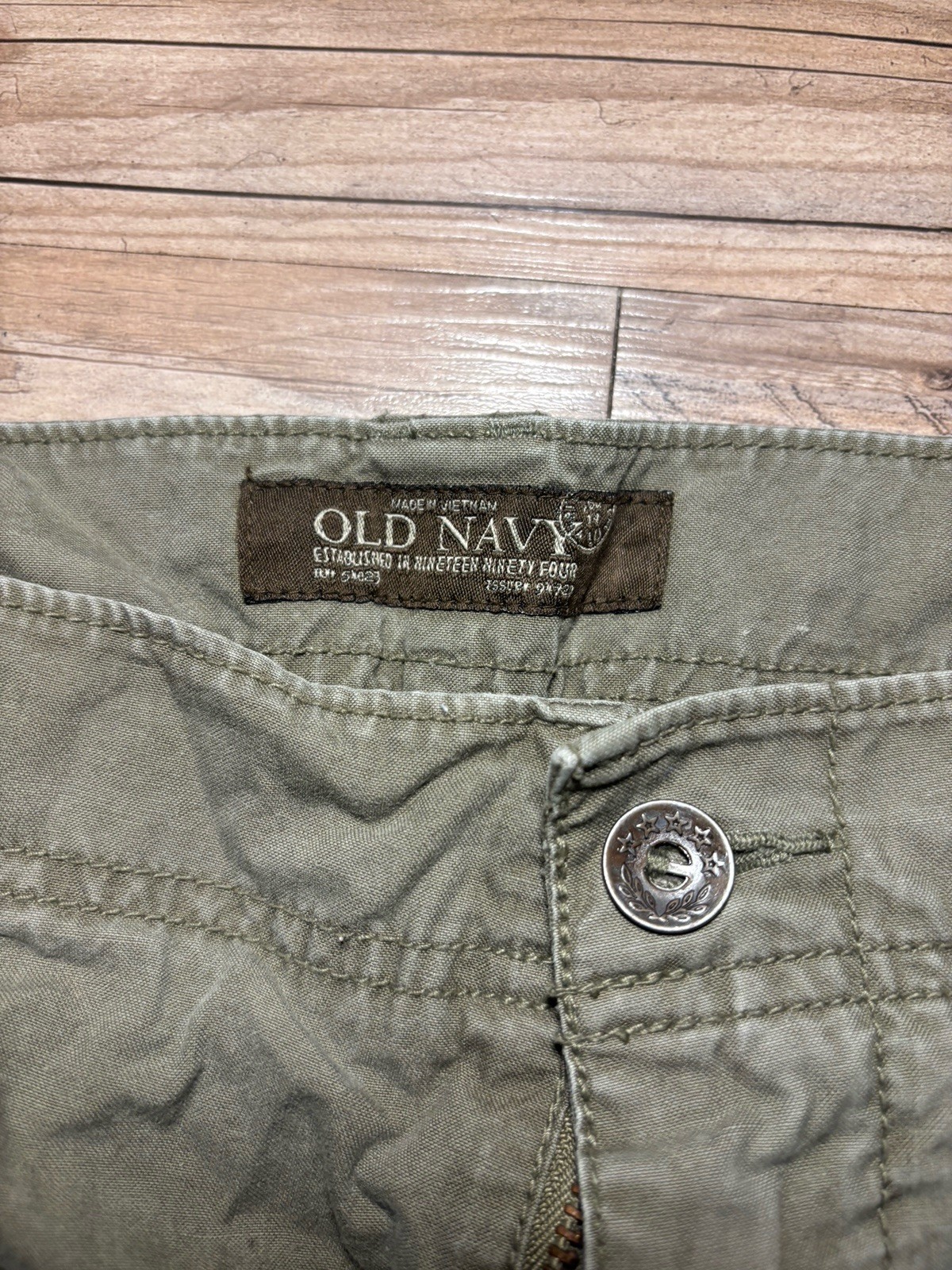VTV Old Navy Men’s Green Solid Cargo Shorts Cotton 38” waist