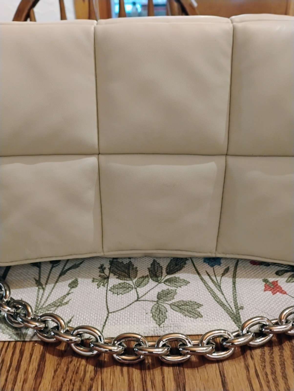 H&M QUILTED SHOULDER BAG! IN GREAT CONDITION! 😁