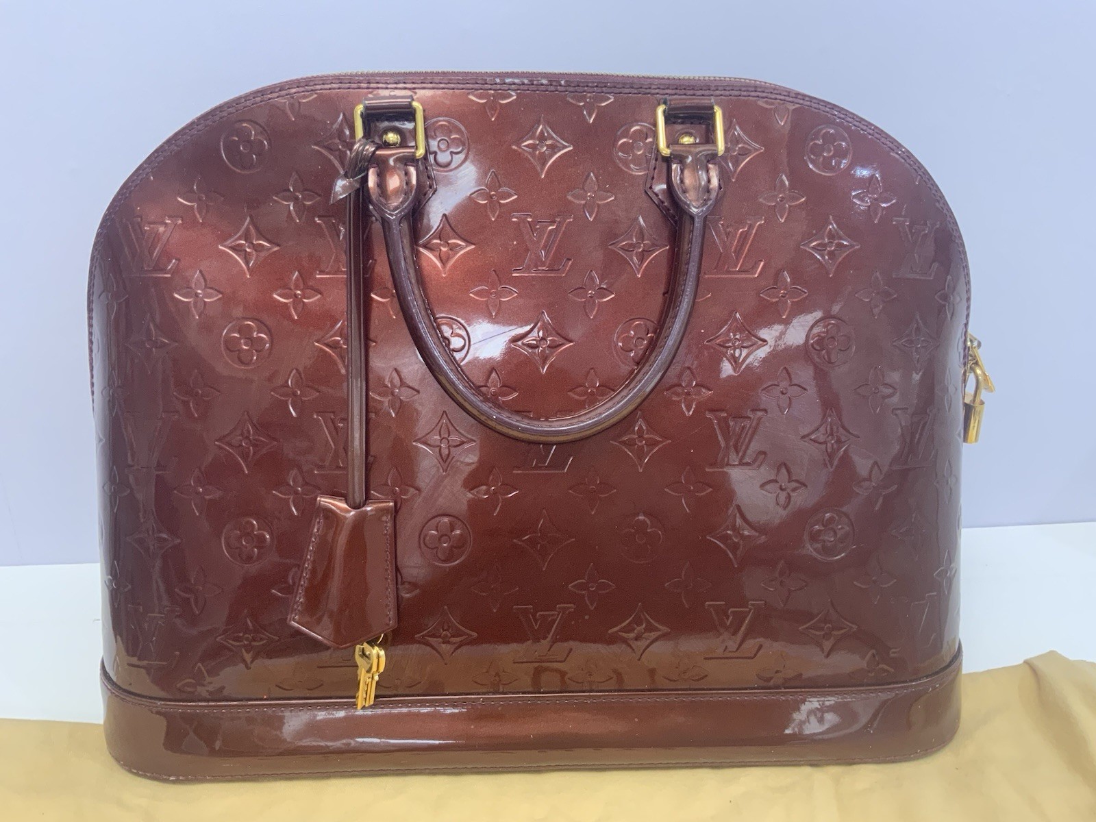 LOUIS VUITTON Alma GM Monogram Vernis Amarante (Burgandy) Bag
