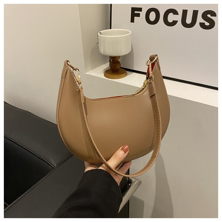 Luxury Moon Shape Shoulder Bag Womens Designer Style Baseball Handbag Purse
