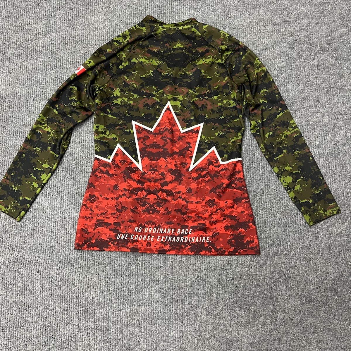 Surge Women’s XL 1/4 Zip Mock Neck Long Sleeve Running Camo Polyester Top