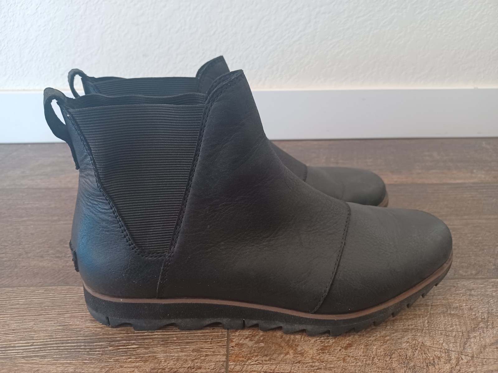 Sorel Harlow Chelsea Ankle Boots Womens 9.5 Black Leather Slip On