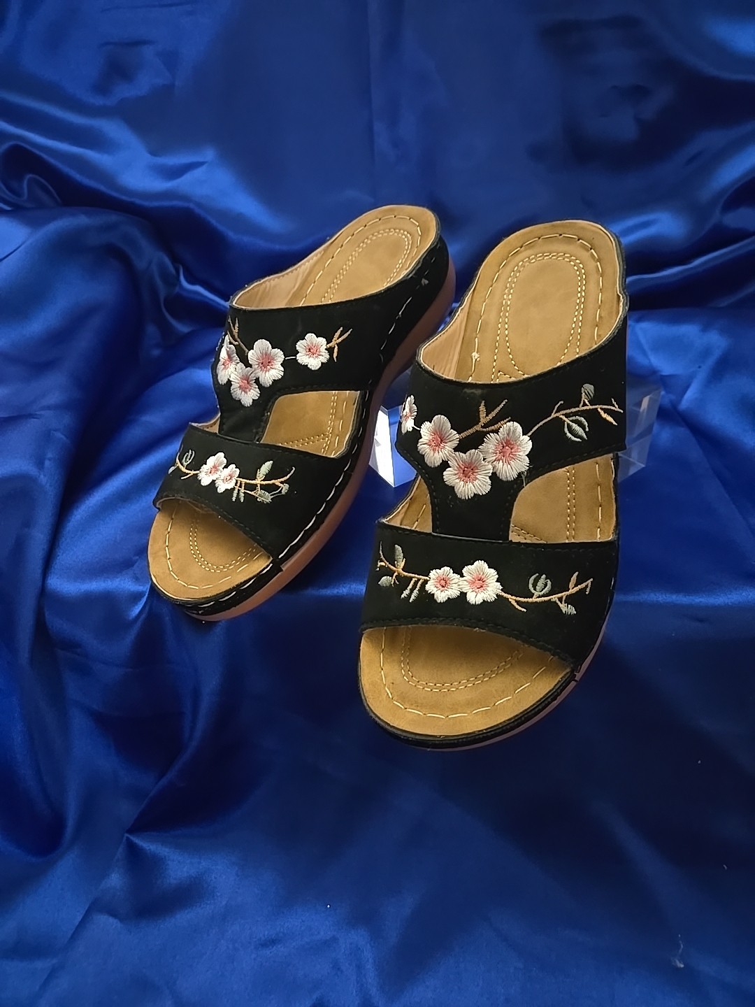 Fujian Friday Women’s Embroidered Sandals Black W/flowers Size 7 Great Condition