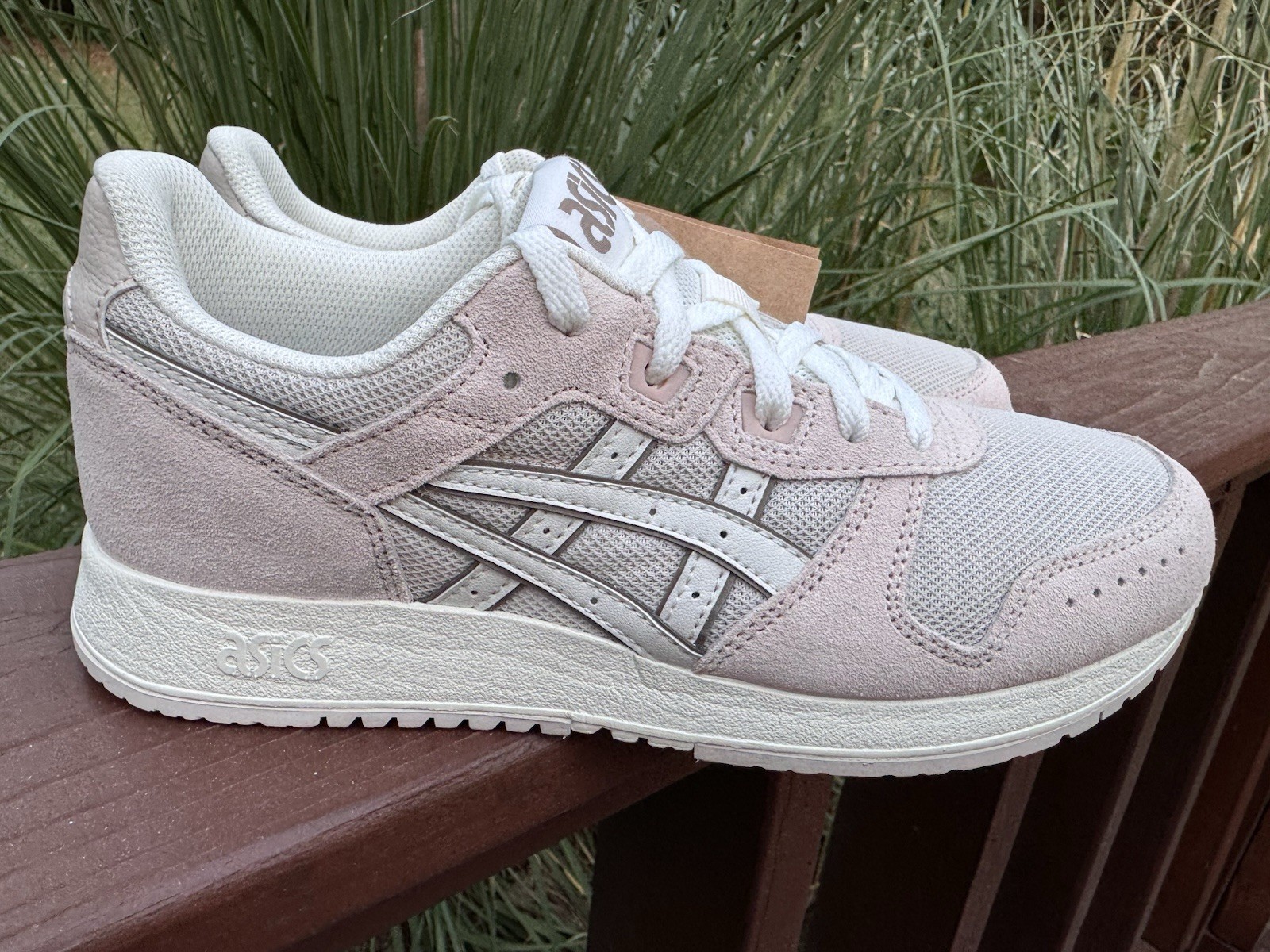 Asics Lyte Classic Shoes Women Sz 7.5 Beige Pink Sneakers Suede Lace up NWT
